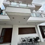 Penelope's ιιι Apartment